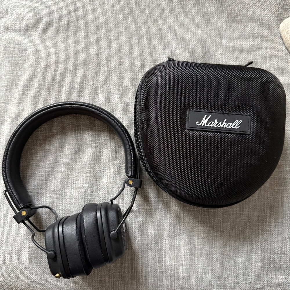 Marshall Major III Headphones + storage case